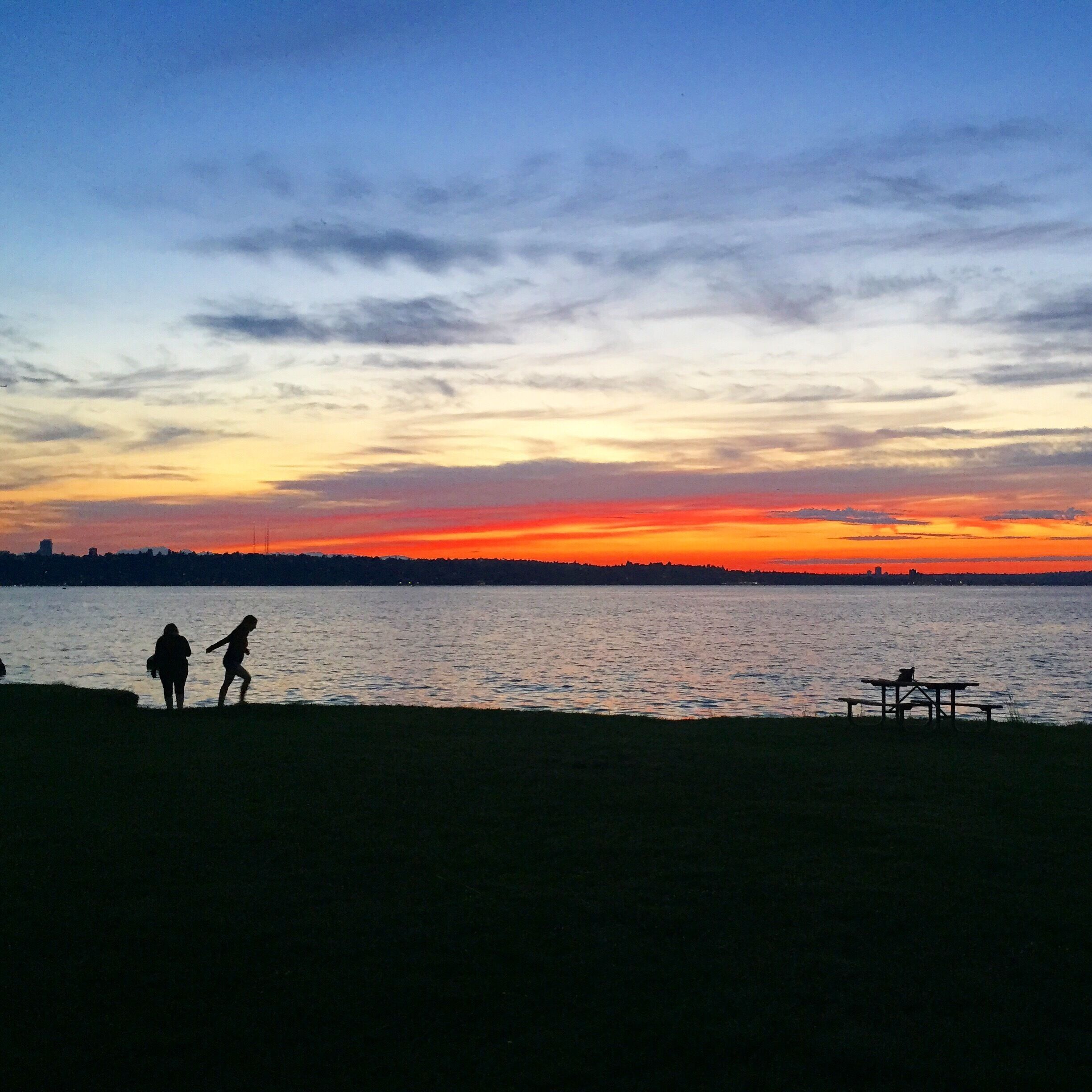 This park is right off I-90 and is a beautiful place to watch the sunset! You can sit right up by the water. It's also not too busy usually! #GoldenHour 