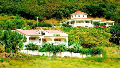 This house just looked fabulous up on the hill as we drove around the island.