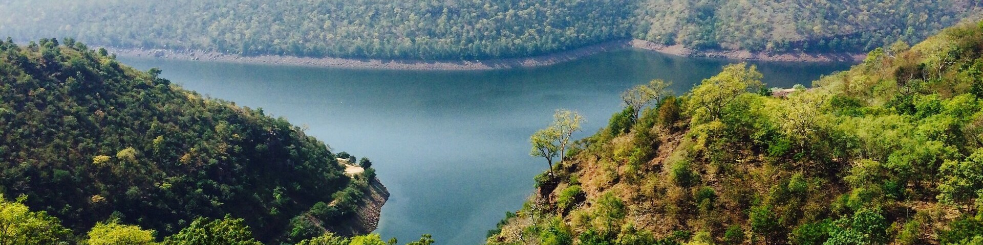 #Waterlust #aquatrove
People who didnt know there is such a place only 4-5 hours from hyderabad,they are missing a lot. This beautiful stretch of krishna river in nagarjuna srisalem tiger reserve is worth spending your weekend away from the busy life of hyderabad. Be it staying in a cottage with this view or boating or a night safari. Its worth going heređ