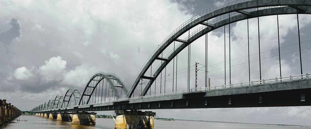 India's fourth longest road-cum-rail bridge, Godavari Arch Bridge, rajahmundry india.