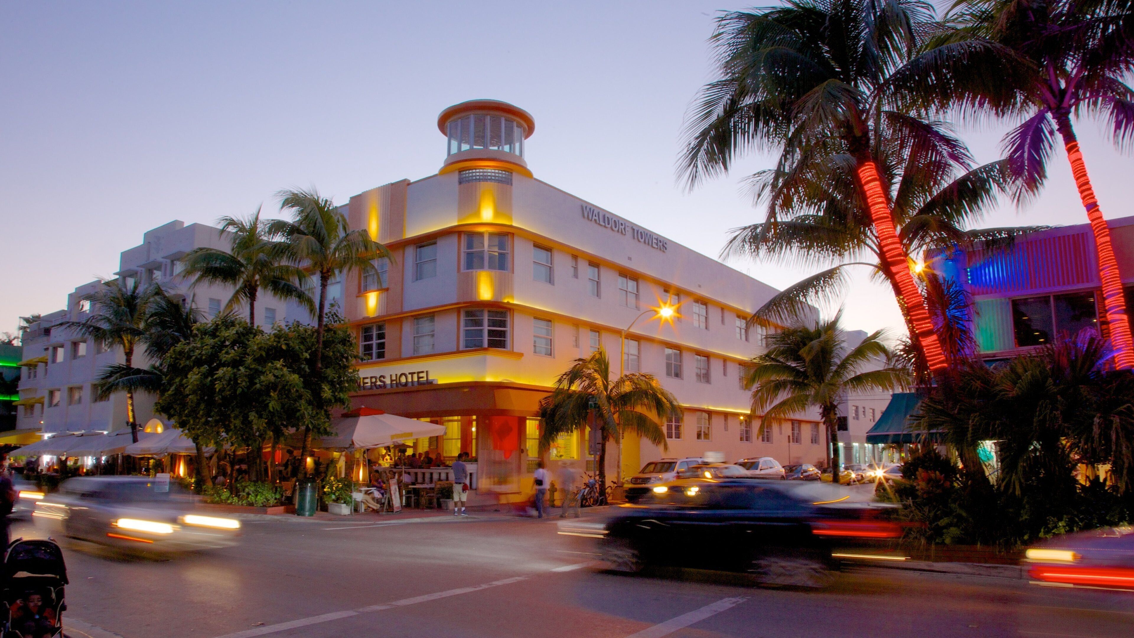 Miami Beach which includes nightlife