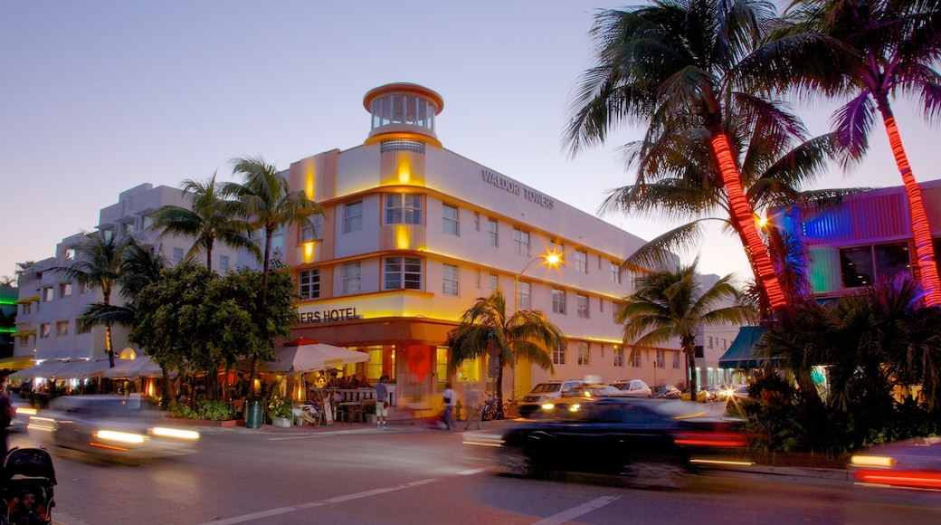 Miami Beach which includes nightlife