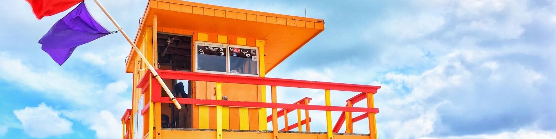 Had another lovely trip to Miami 🏖 This is the best time to go there as it is not too hot and humid. I have been there before in August month...and it was so hard to even step out. This time I spent my time exploring the colorful and artistic side of Miami. I fell in love with these colorful beautiful life guard beach huts on South Beach 🌊❤️ #colorful #miami #florida #beach
