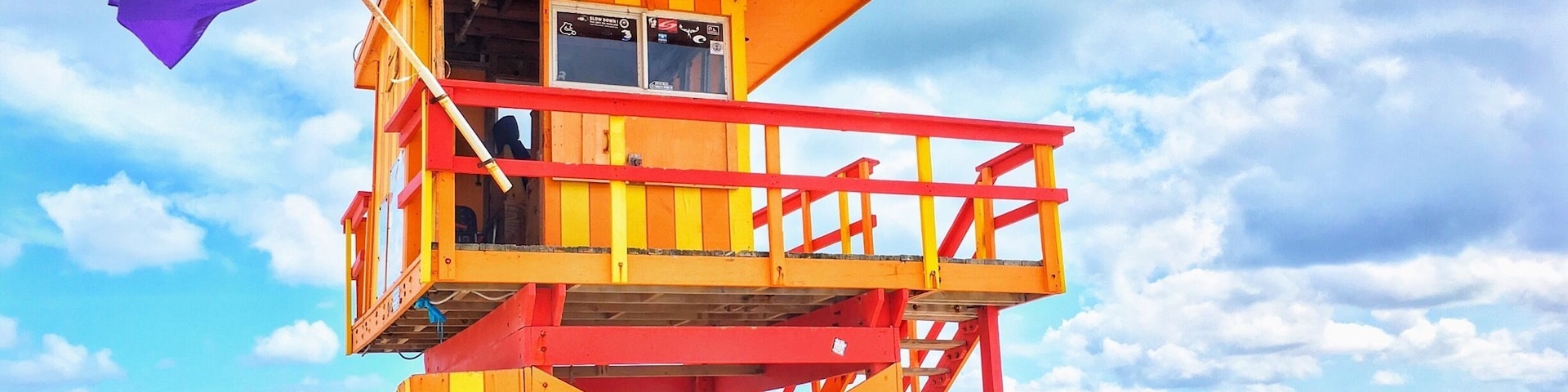 Had another lovely trip to Miami 🏖 This is the best time to go there as it is not too hot and humid. I have been there before in August month...and it was so hard to even step out. This time I spent my time exploring the colorful and artistic side of Miami. I fell in love with these colorful beautiful life guard beach huts on South Beach 🌊❤️ #colorful #miami #florida #beach