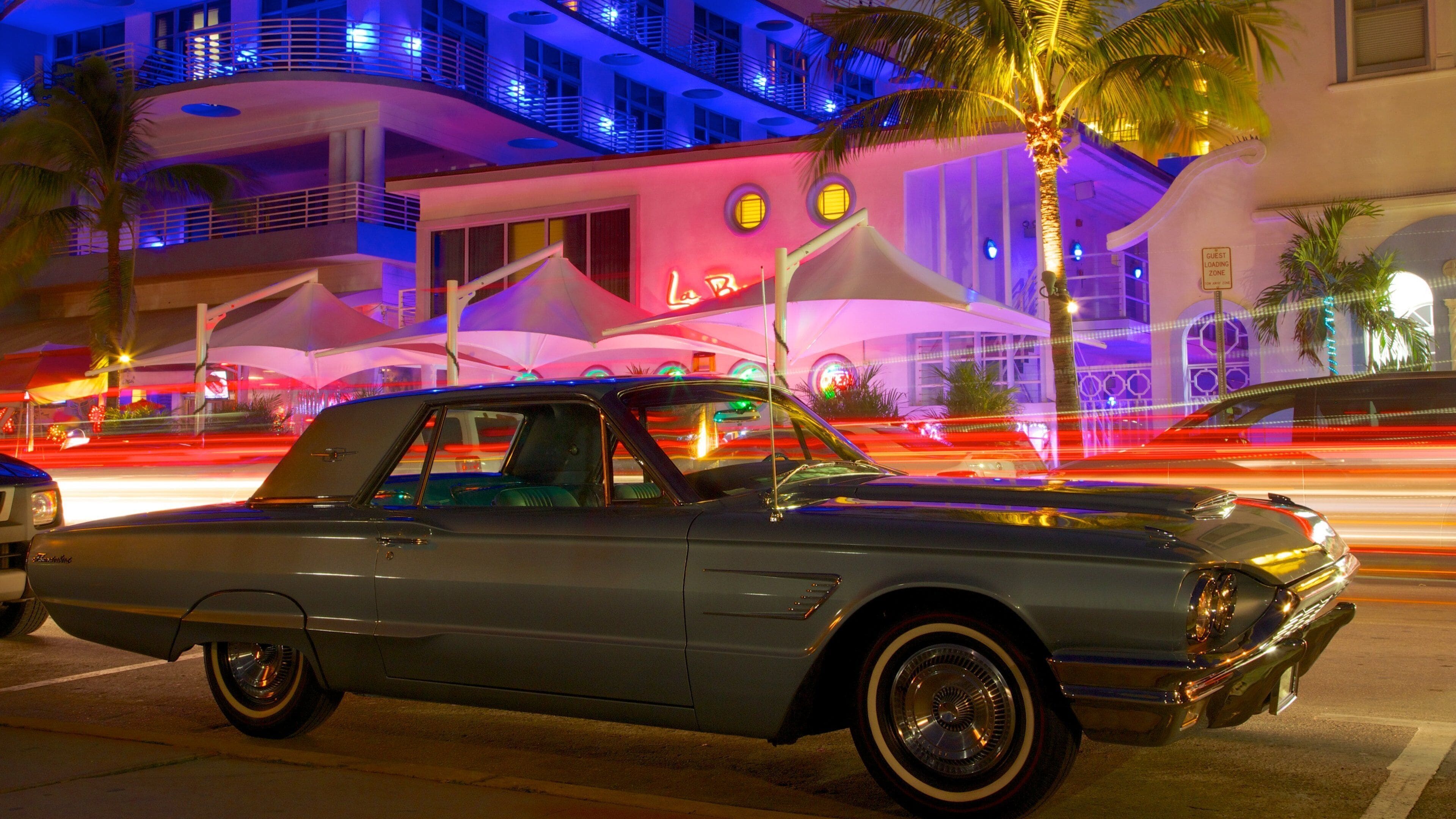 Miami Beach showing street scenes, heritage elements and night scenes