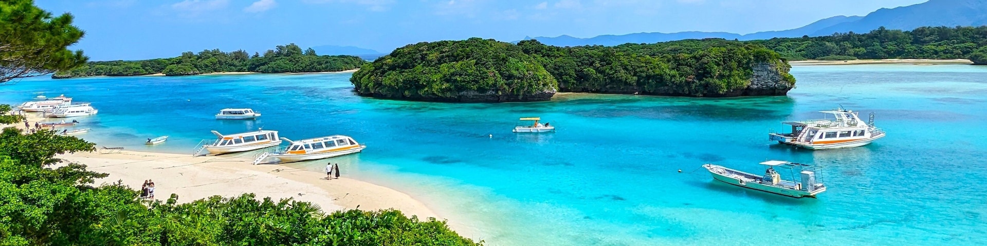 Kabira Bay, this is one of the most beautiful sightseeing spots in Ishigaki