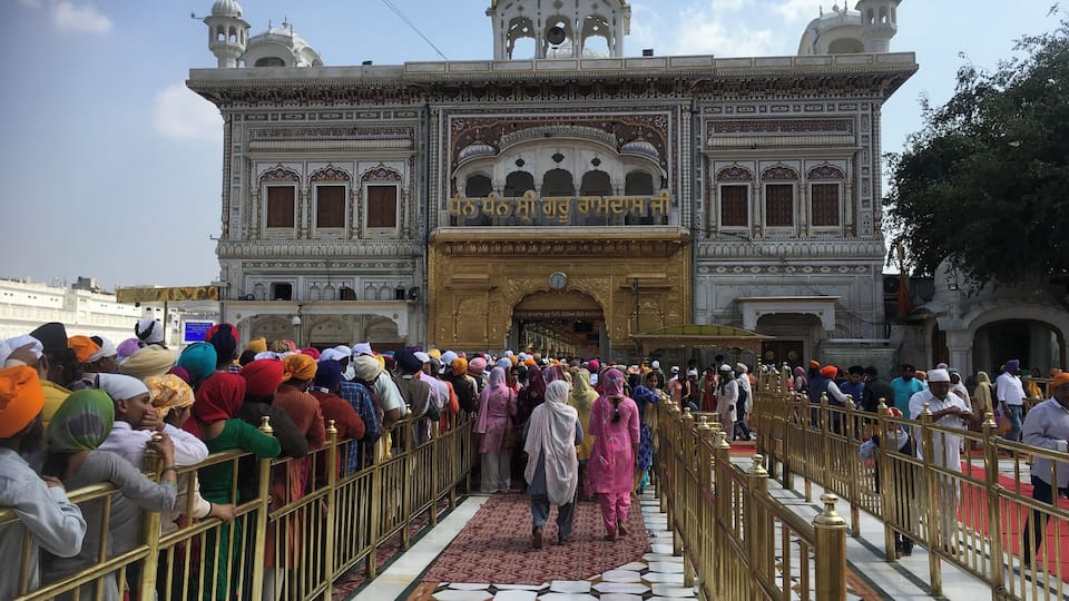 Long queues to see the marvelous temple