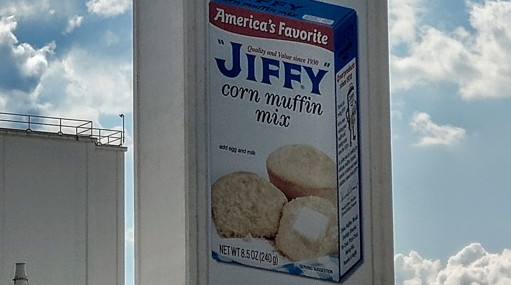 I have fond memories of Jiffy corn bread made in a round pan and served in pie wedges with a pat of butter.
Sometimes, the Jiffy Mix offerings would be switched up with some blueberry muffins.