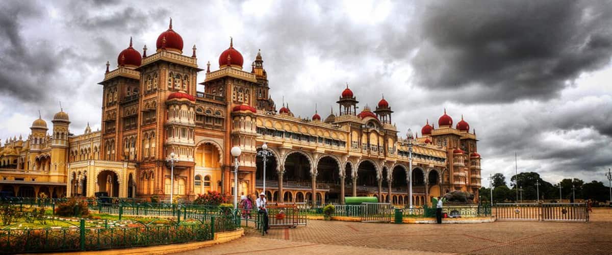 The most beautiful work done on the floor and on the ceiling is just mind blowing. The interiors of the palace is worth a visit, for its spacious halls, paintings, architectural beauty all over.
#StunningStructures
