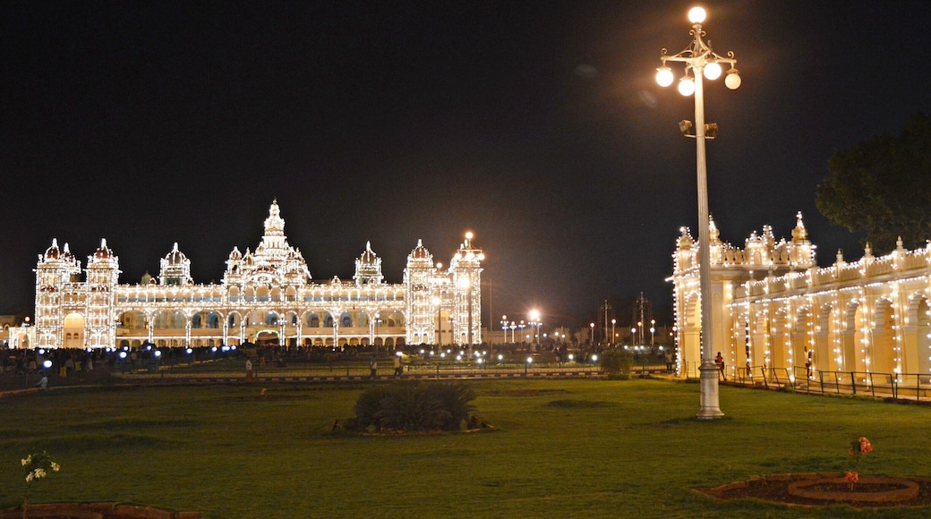 Mysore Palace- "The Lightening Palace"...💞
The main attraction of Mysore city...... visited my thousands of tourists per day.
#mysorepalace#karnataka#india#travelbazzinga#trover