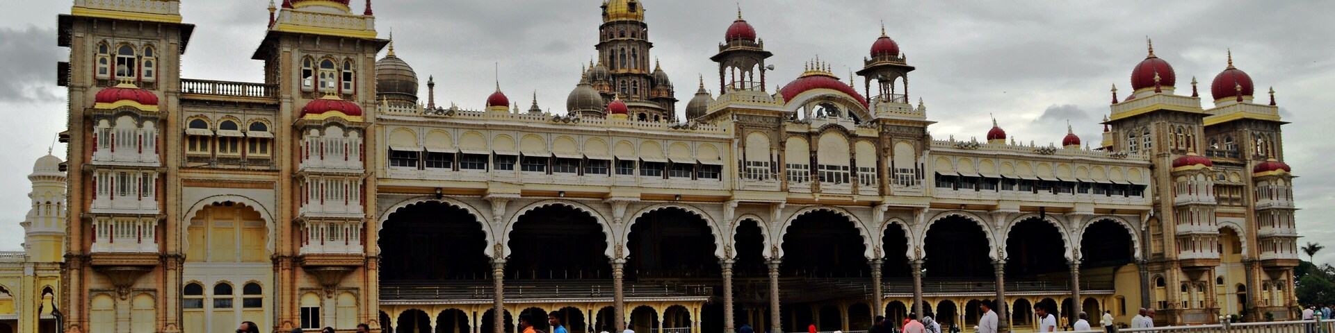 The fame of South India..."The Maharaja Mysore Place".
#mysorepalace#karnataka#india#details#trover