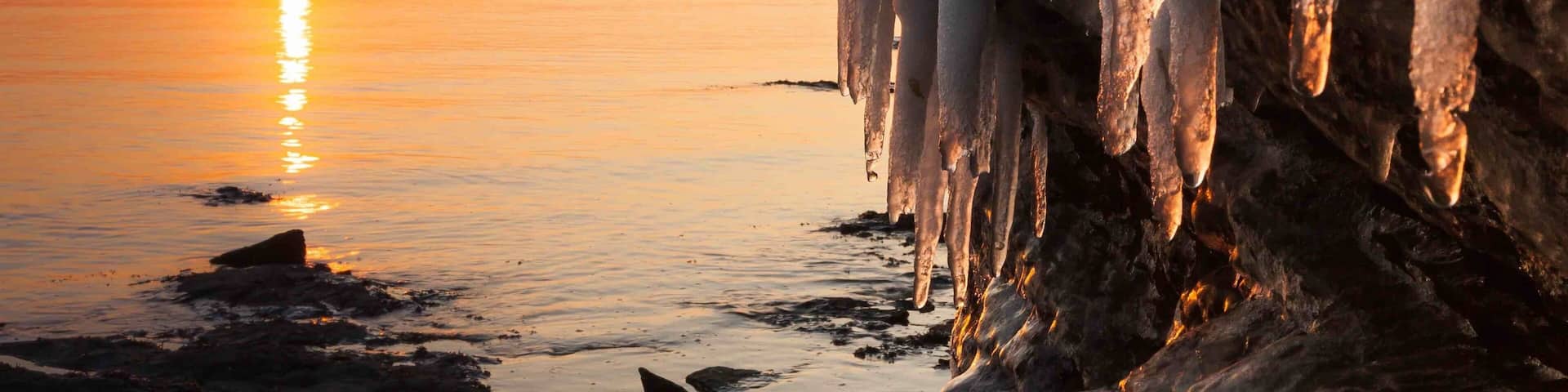 This morning I went for a sunrise shoot at one of my local beaches and came across this golden glow of icicles. This was a magical moment as the composition I was going to shoot was very clear and I needed not to search any longer!!!📸