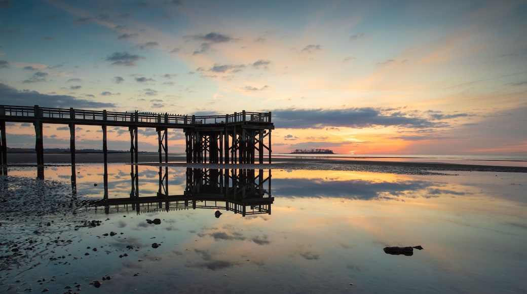 Walnut Beach Milford,Connecticut My backyard!! Some magnificent sunrises and low tide reflecting light. I feel like I overshoot this area but no one day is the same and it keeps me coming back 📸