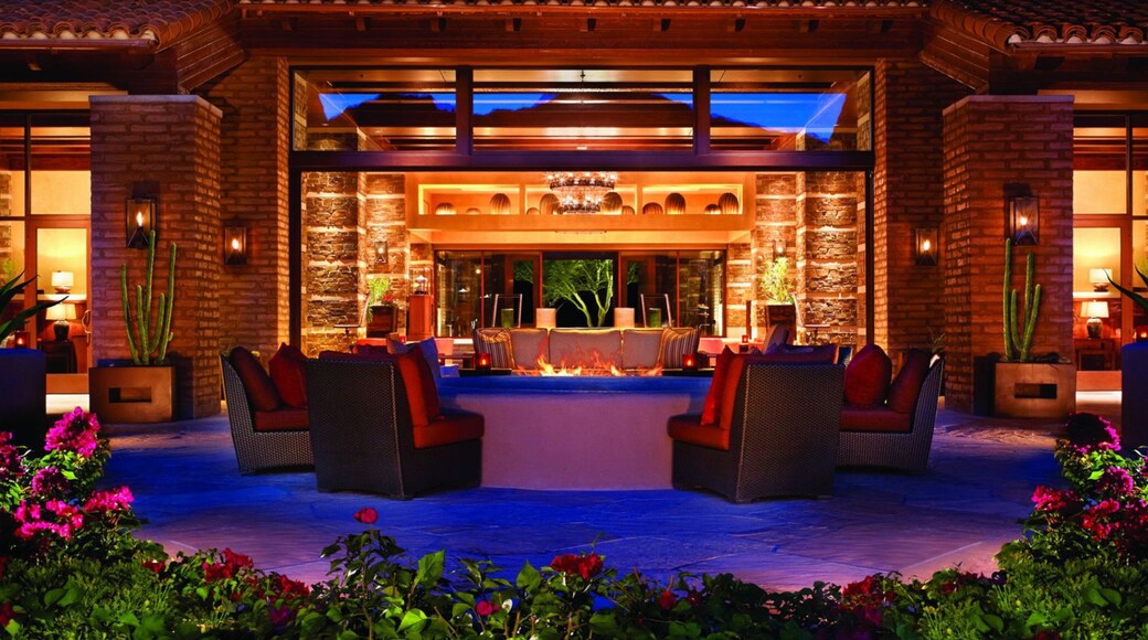 Marana showing nightlife and night scenes