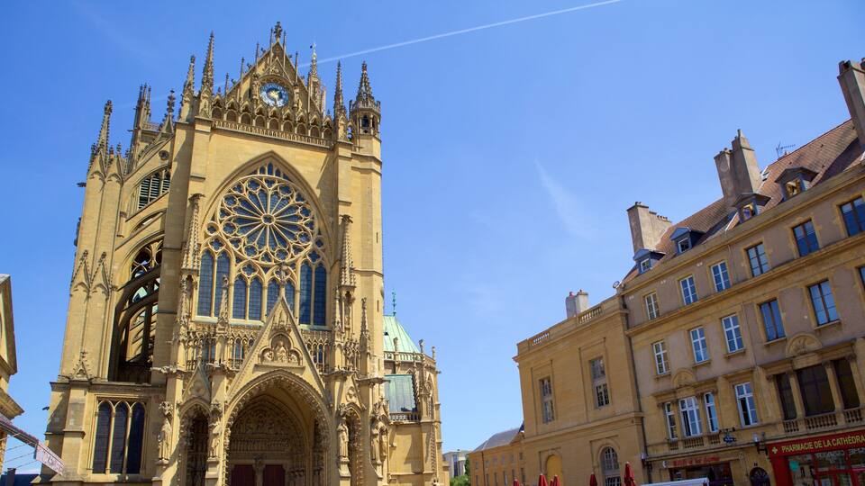 Metz featuring heritage elements, a church or cathedral and heritage architecture