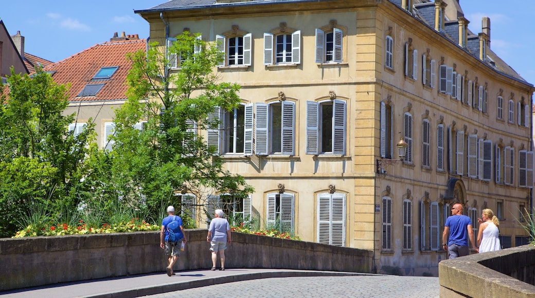 Metz which includes a bridge as well as a small group of people