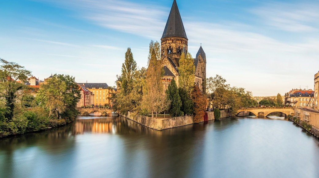Here is a photo from a quick stop at the Metz. The French city along the Moselle and Seille rivers. I love this city full of water canals and historic buildings. Here is a slow exposure capture of one of the Temple Neuf decorating this beautiful city.