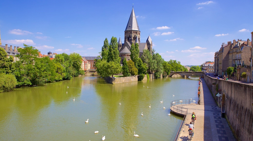 Metz which includes a river or creek, heritage architecture and heritage elements