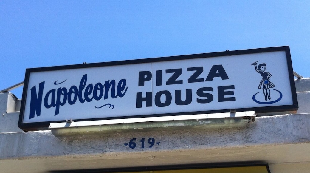 Tom Waits used to work here. A photo of him and the owner is posted on the wall. Great pizza. Old jukebox.