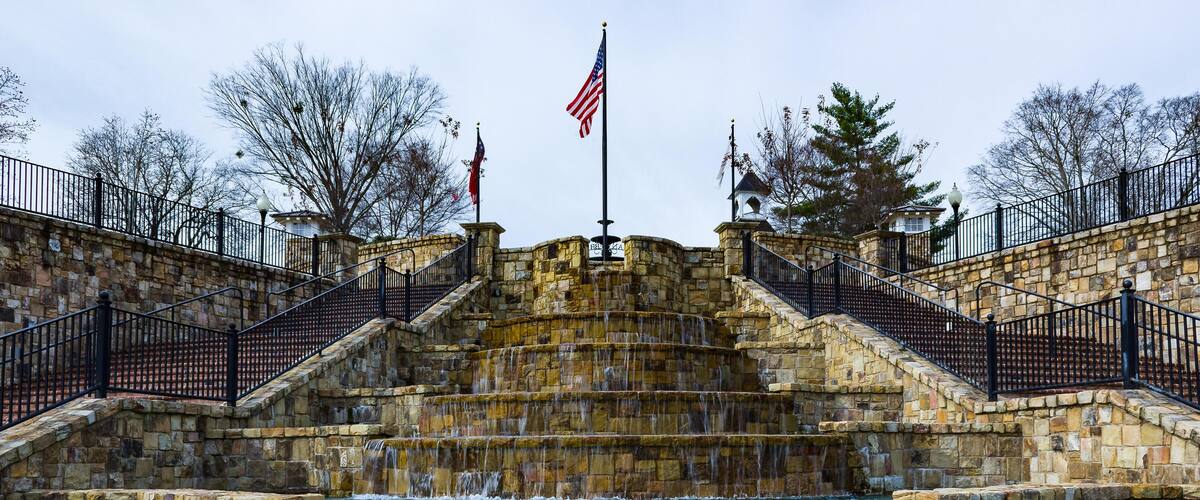 FB0EXH Fountain of steps with flag