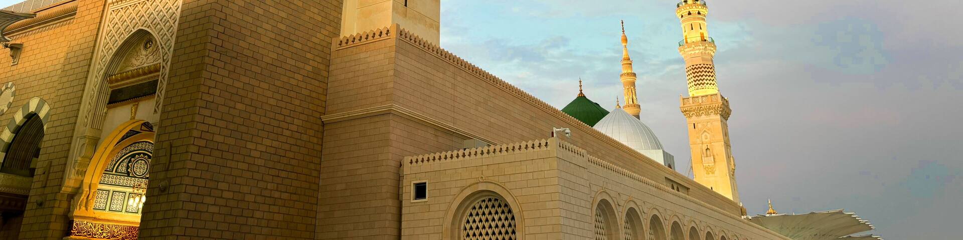 A mosque with a prominent minaret and a dome.