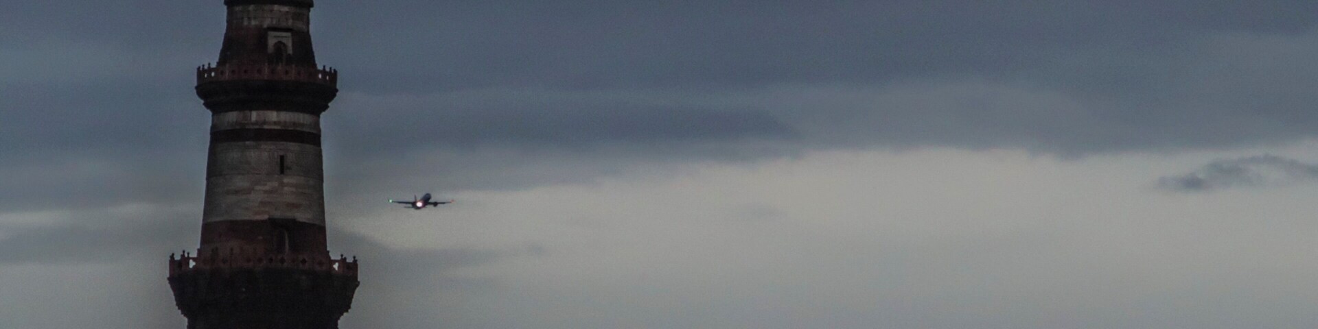 Ironically, I hate flying but I love taking shots of airplanes. 😑
Just another evening, only the skies roared with a different shade this time.☺️
#canonshots #qutubminar #airplanes #sassilysolo #delhi #cloudysky #evenings #dusk