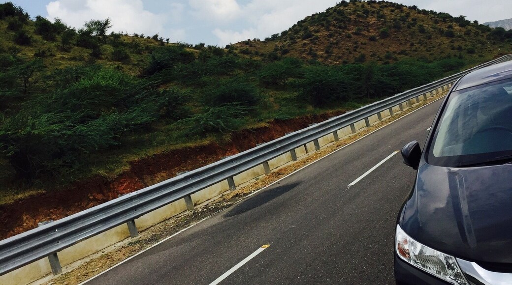 Time for a little run along the highway and a respite from the city life!!!
#green