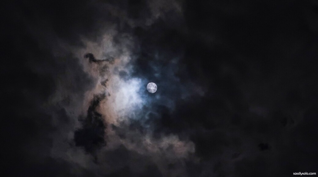 I knew my shot was right there when I looked up. It was a cloudy evening, a highly unlikely feature of #Delhi, with mild showers. The clouds ran past allowing only a furtive glimpse of the moon. But a little patience (and about a fifteen different clicks) was all I needed to get this shot. It was all worth it!!!
#photographicstories #talesofthelens #sassilysolo #home #delhi #cloudyskies #evenings #dramaticsky #dusk #moon #canonshots #india