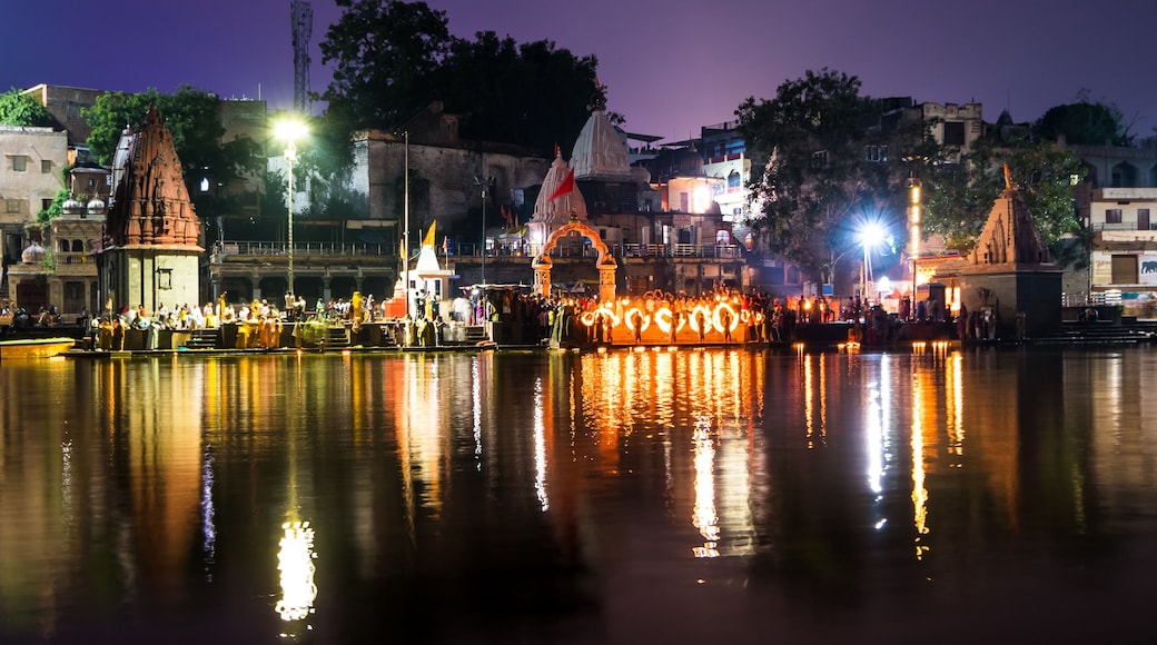 Ram Ghat Ujjain is located on the bank of the river Shipra. The evening Kshipra aarti is one of the best attractions at Ram Ghat