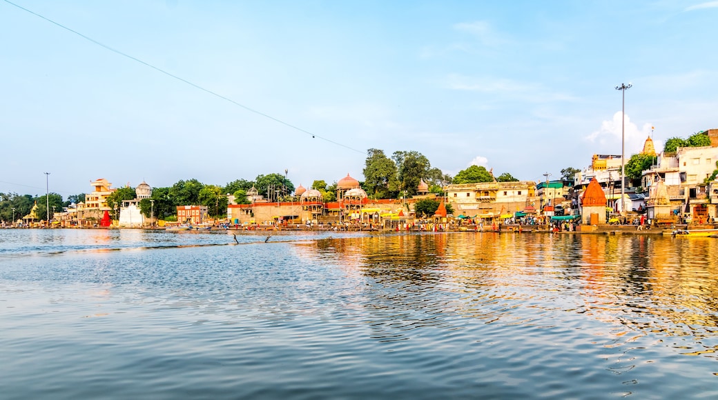 Ram Ghat Ujjain is located on the bank of the river Shipra. The evening Kshipra aarti is one of the best attractions at Ram Ghat