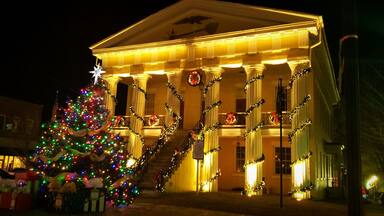 Historic downtown Newberry SC, all decked out for Christmas.
shadow&light photography, 2019.