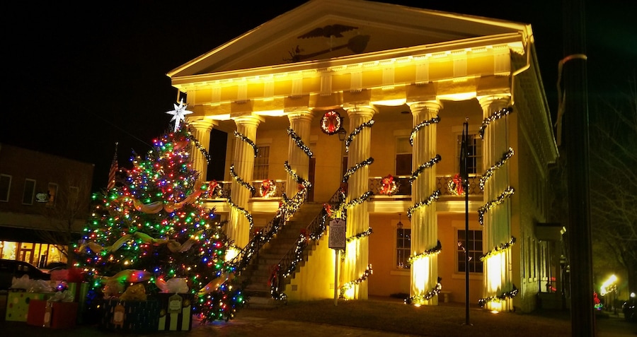 Historic downtown Newberry SC, all decked out for Christmas.
shadow&light photography, 2019.