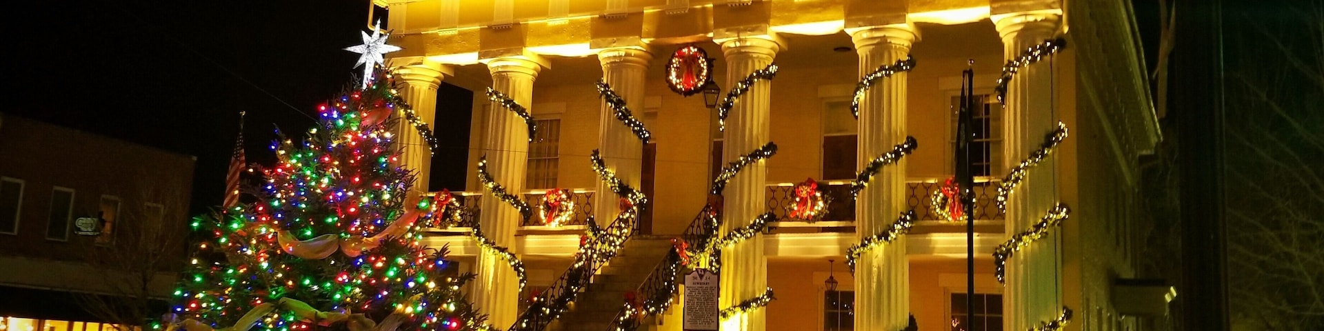 Historic downtown Newberry SC, all decked out for Christmas.
shadow&light photography, 2019.