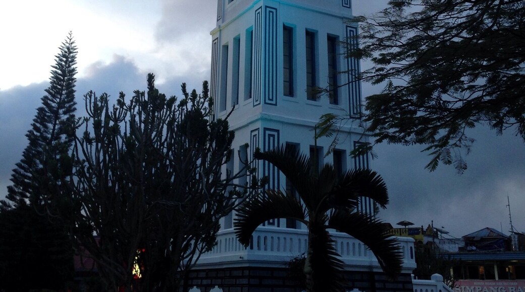 Bukit tinggi city with Gadang clock monument located in front of Pasar Tinggi #monument #lateafternoon #bukittinggi #padang #westsumatra #nofilter