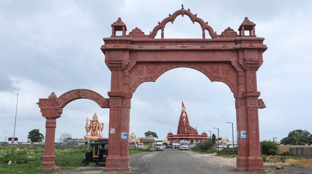 India, Gujarat, Saurashtra, View of Main Entrance Arch of Shri Nageshwar Temple, One of the 12th Jyotirlinga, Dwarka.