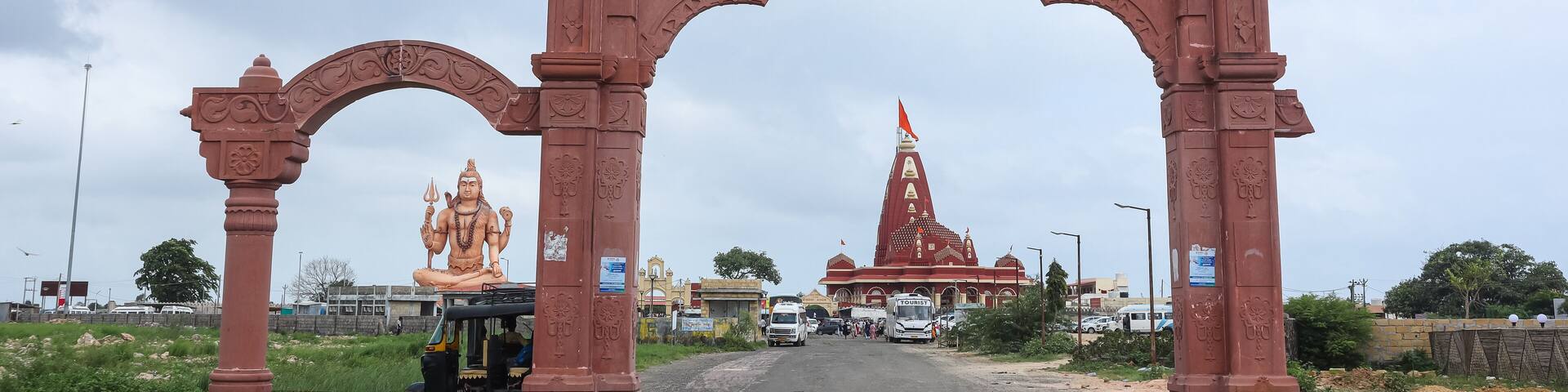 India, Gujarat, Saurashtra, View of Main Entrance Arch of Shri Nageshwar Temple, One of the 12th Jyotirlinga, Dwarka.