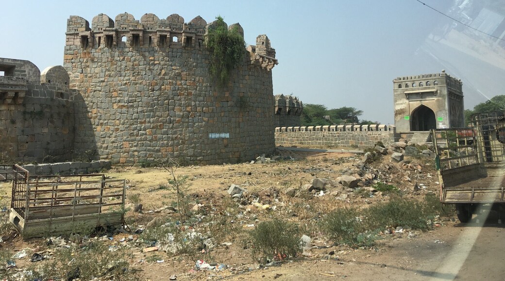 10 miles south-west of Lingsugur. A historical monument with several inscriptions belonging to the Seuna Yadavas of Devagiri. spare quality time for studying the remnants of the Mudgal fort.