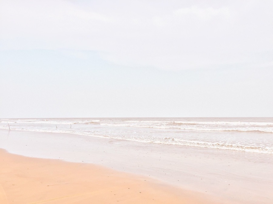 Hamsaladeevi is a pristine white sand beach which is he to be explored and visited by seasoned tourists. Ideal for a day trip, the plusof this beach is that you can watch the greenery that a coastal side has to offer, watch the beach and in addition view the confluence of Mighty Krishna River into the sea...