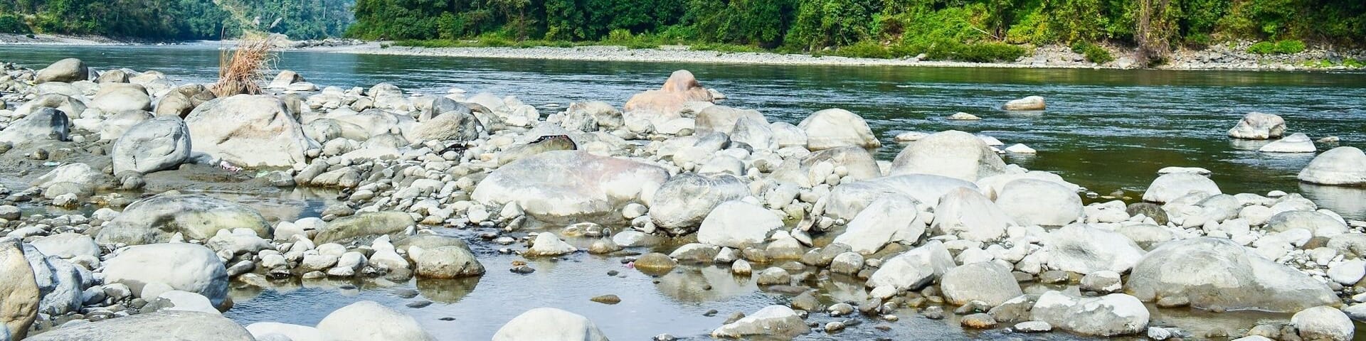 The beauty of Himalayan terrain. unapologetic, unabashed. River Jia Bharali, Bhalukpong, Arunachal Pradesh. https://youtu.be/PdiEb_omYUw