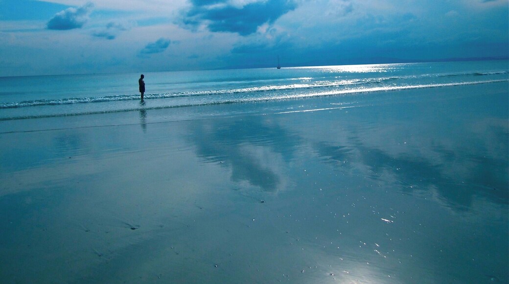 When the sky touches your feet and you learn how to fly... Radhanagar beaches is ranked as one of the best beaches in the world and is found in the Andaman Island group.
#blue