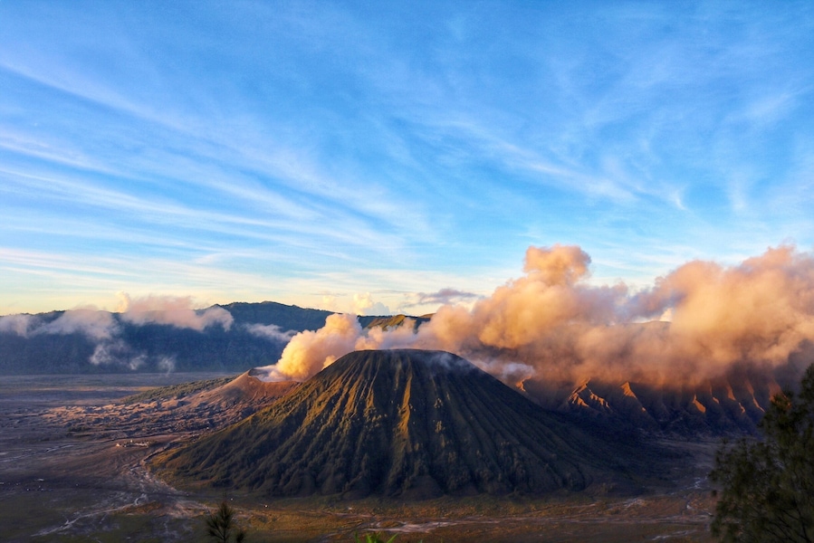 Have you ever looked out at a view youโve always wished for in your dreams and gone โthis is even better than Iโd imagined it to be!โ #Travel #Java #Indonesia #ActiveVolcano