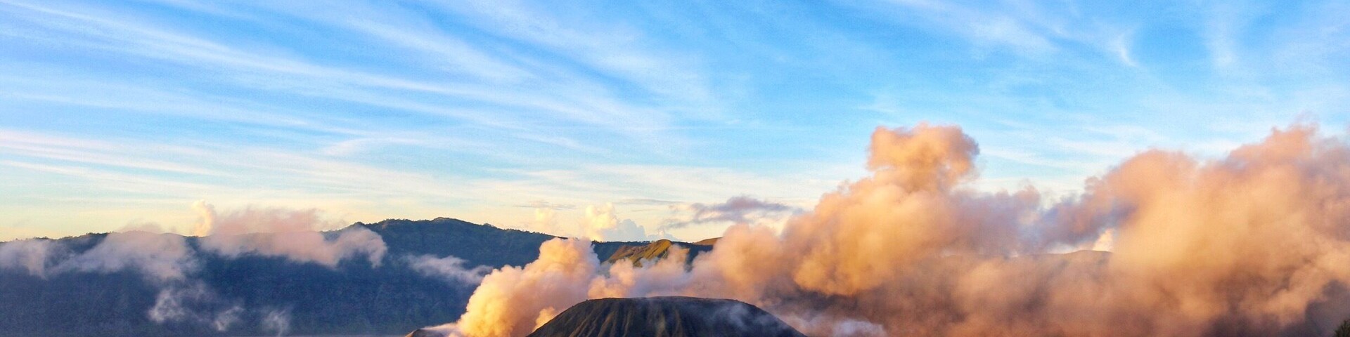 Have you ever looked out at a view you’ve always wished for in your dreams and gone “this is even better than I’d imagined it to be!” #Travel #Java #Indonesia #ActiveVolcano