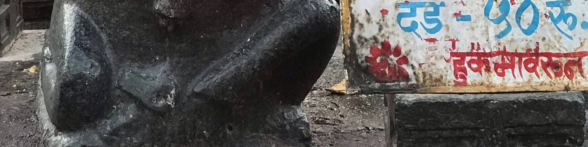 Temples in India are beautiful and serene... And the sunrise from the temple situated in the Sahydri mountain ranges are always encaptivating. This one is at the Yamai temple Aundh. And the beauty is the perfect timing when thus orange rays were shining on Nandi!!! Just beautiful and positive.. #incriedibleindia #maharashtra #sahyadri #temple #sunrise #positivity #sunrays