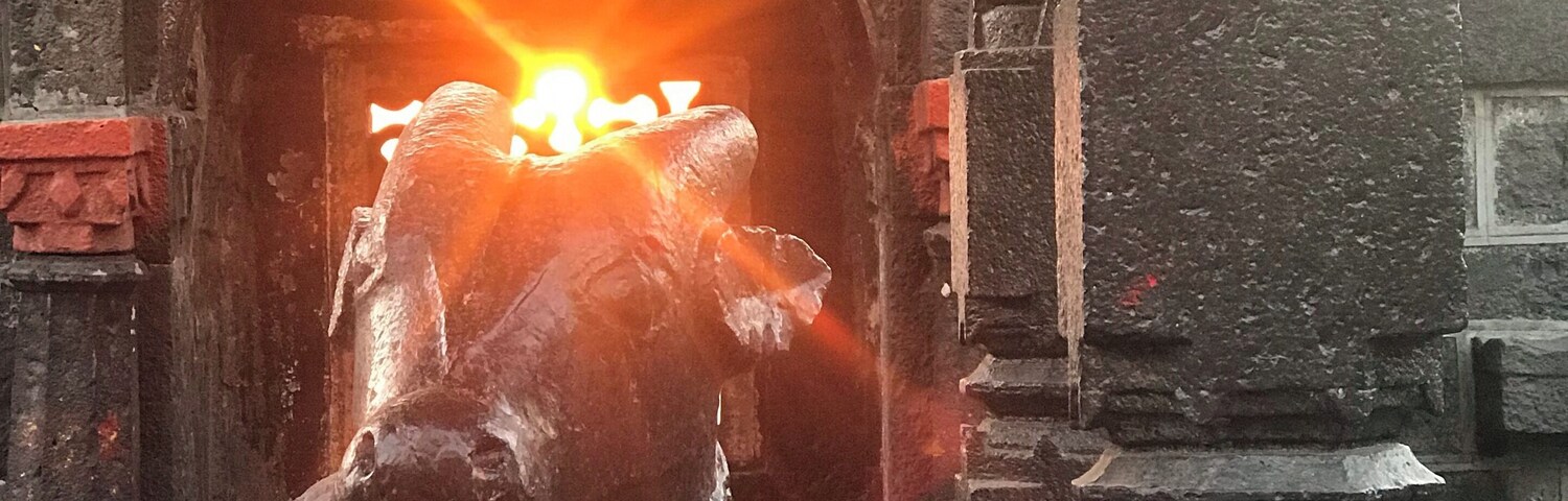 Temples in India are beautiful and serene... And the sunrise from the temple situated in the Sahydri mountain ranges are always encaptivating. This one is at the Yamai temple Aundh. And the beauty is the perfect timing when thus orange rays were shining on Nandi!!! Just beautiful and positive.. #incriedibleindia #maharashtra #sahyadri #temple #sunrise #positivity #sunrays