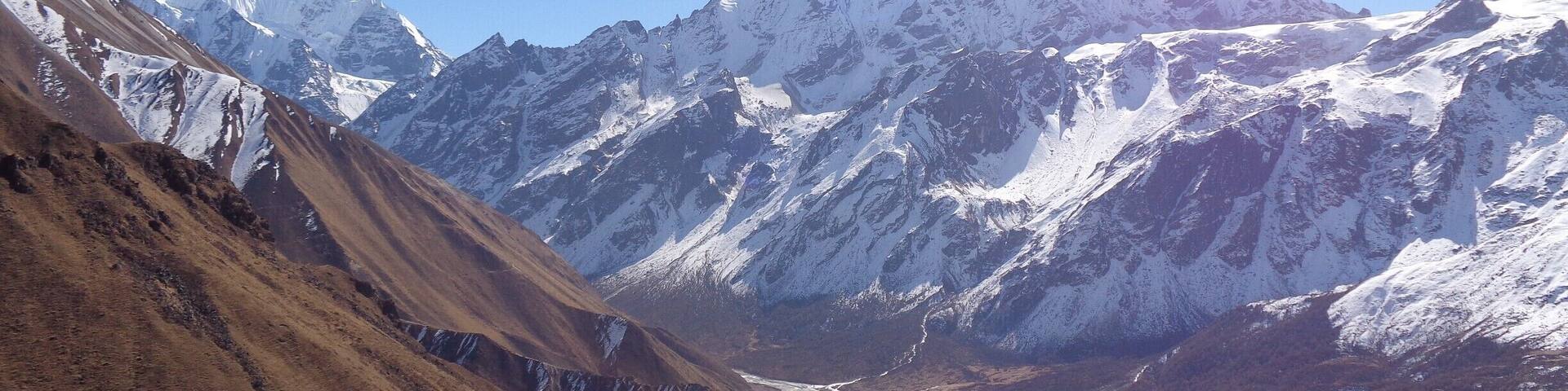 After walking for some days through forest and along the river the Valley of Langtang is opening up! We hiked to the top of the Kyiangi Mountain almost 4800meter and enjoyed this majestic view!