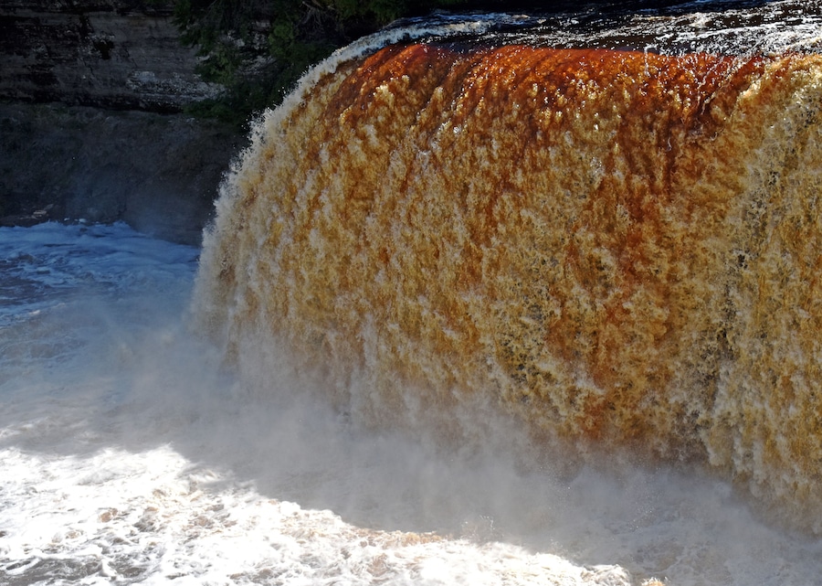 Upper falls. There are stairs and decks that let you get within a couple of feet of the falls as the water goes over the edge. You can really since the power of 50,000 gallons per second as the water rushes by.