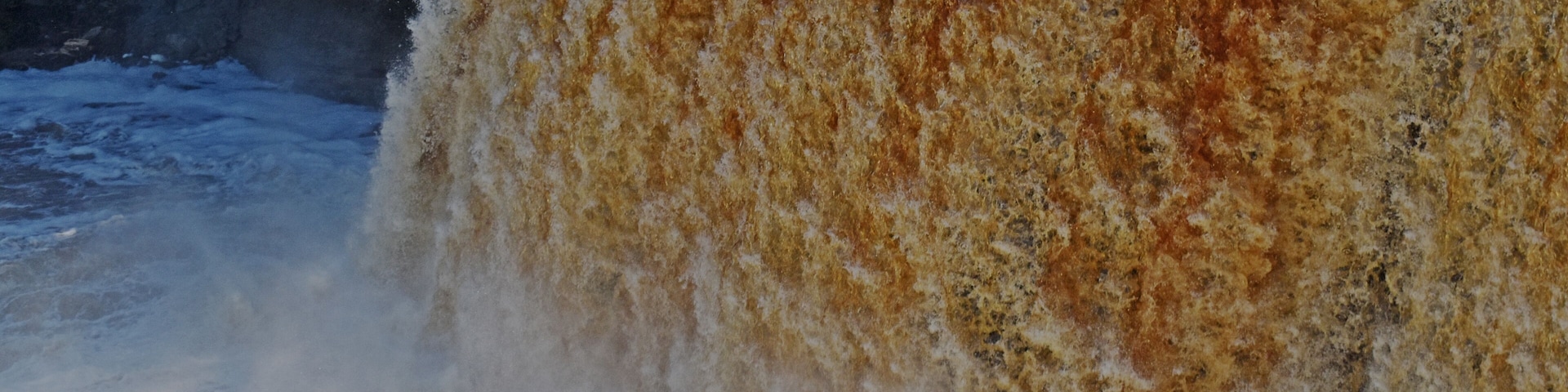 Upper falls. There are stairs and decks that let you get within a couple of feet of the falls as the water goes over the edge. You can really since the power of 50,000 gallons per second as the water rushes by.