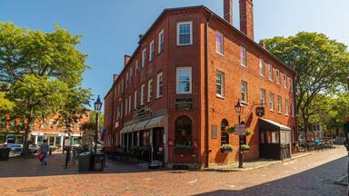 Newburyport showing heritage elements