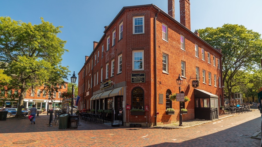 Newburyport showing heritage elements