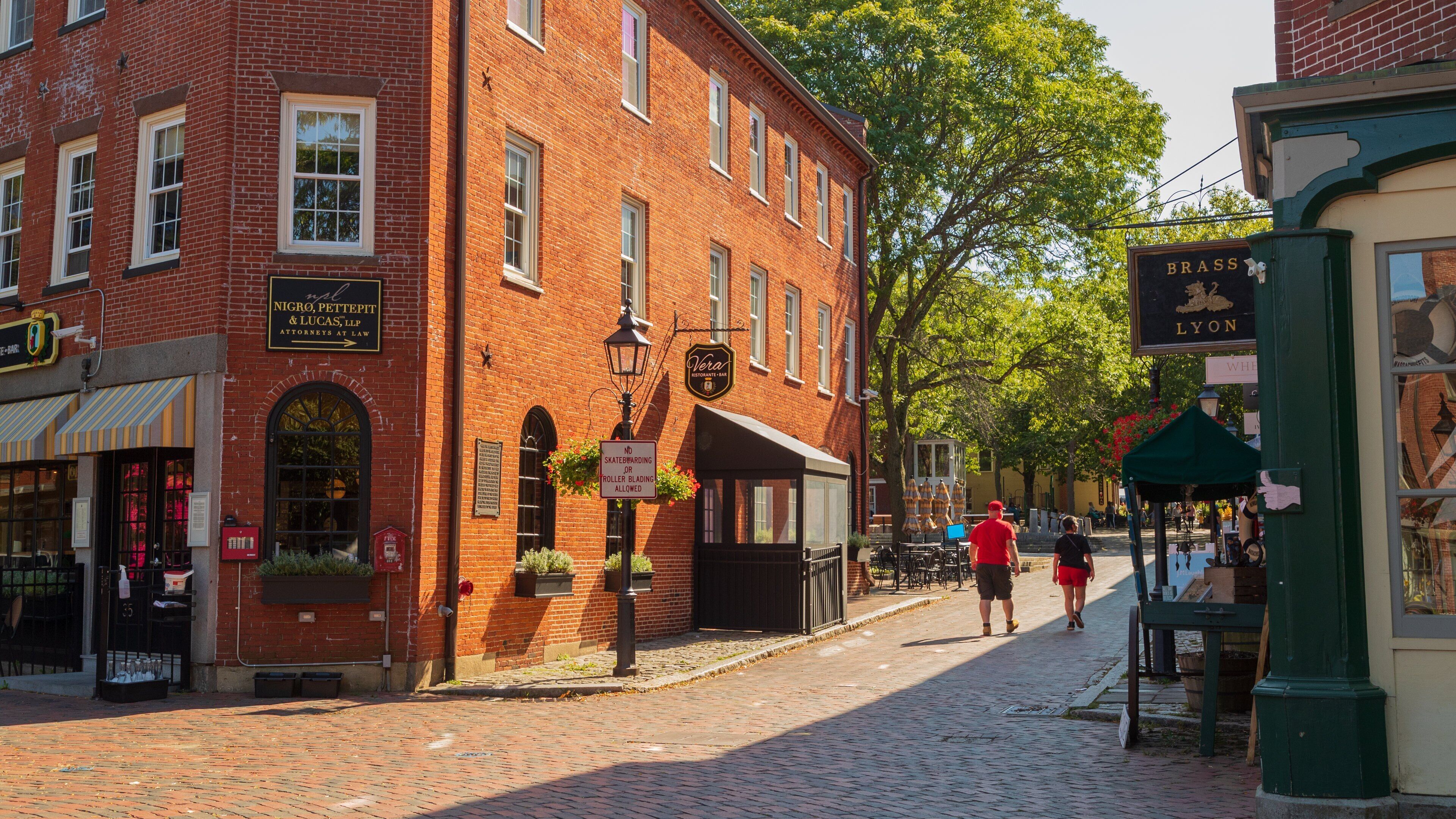 Newburyport which includes street scenes